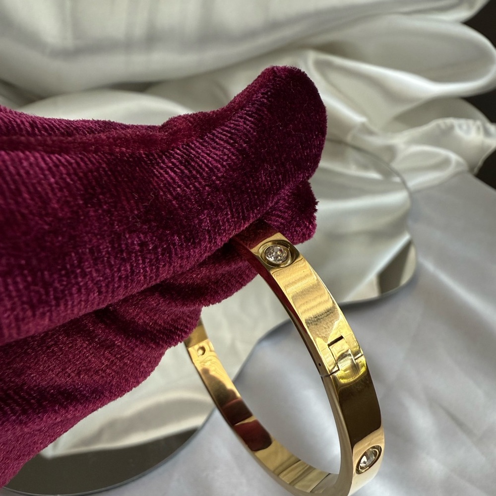Stainless steel Gold Bracelet
Wedding jewelry - Picture 14 of 14